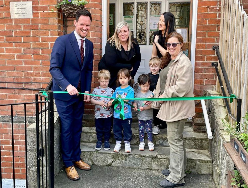 på gerningsmanden Smigre Portsmouth MP opens 'Tops Day Nursery' in Southsea following national award  – Stephen Morgan MP